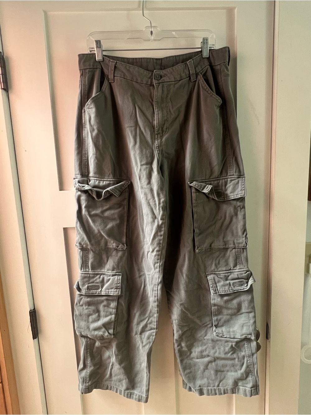 H&M Men's Gray Cargo Pants with Multiple Pockets